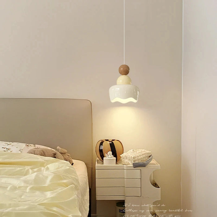 The new flower chandelier bedroom headboard cream wind ins eye protection headboard ceiling lamp is simple and modern