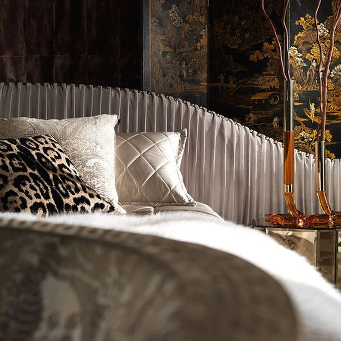 Italian designer bed Italian leather bed Light luxury modern master bedroom high-end luxury villa bed widescreen floor bed